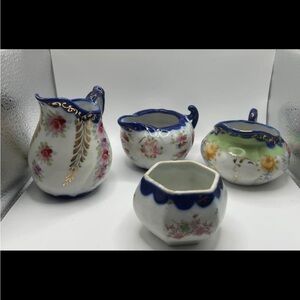 𝅺lot of Three Creamers And Salt Cellar